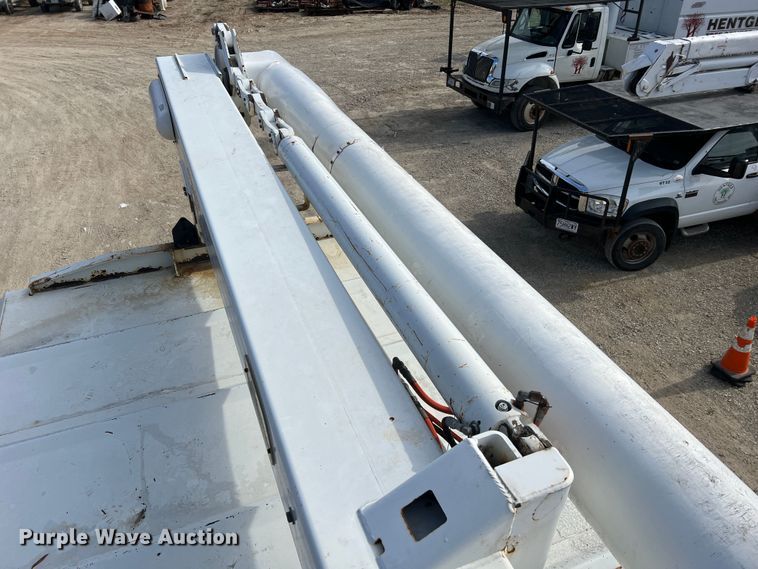 image for item JU9850 2005 International 4300  forestry bucket truck