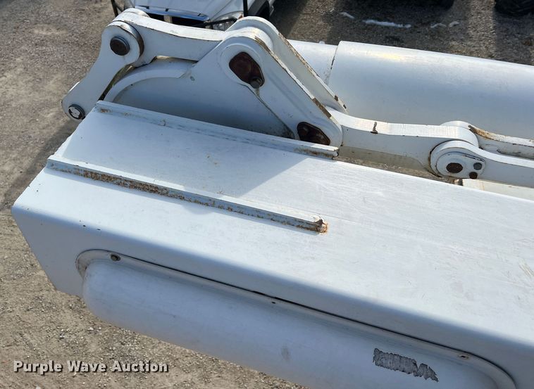 image for item JU9850 2005 International 4300  forestry bucket truck