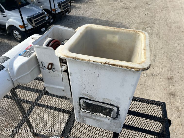 image for item JU9850 2005 International 4300  forestry bucket truck