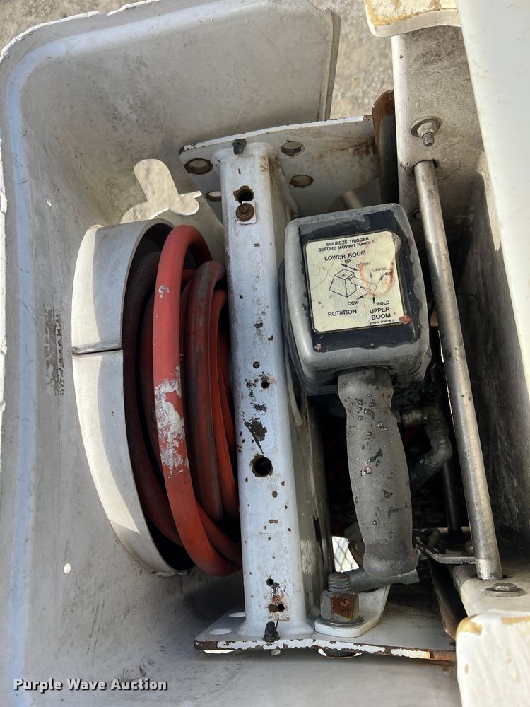 image for item JU9850 2005 International 4300  forestry bucket truck