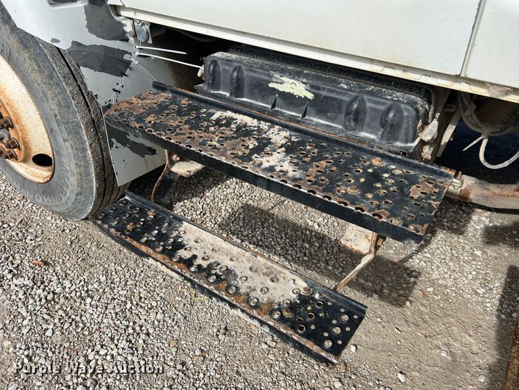 image for item JU9850 2005 International 4300  forestry bucket truck