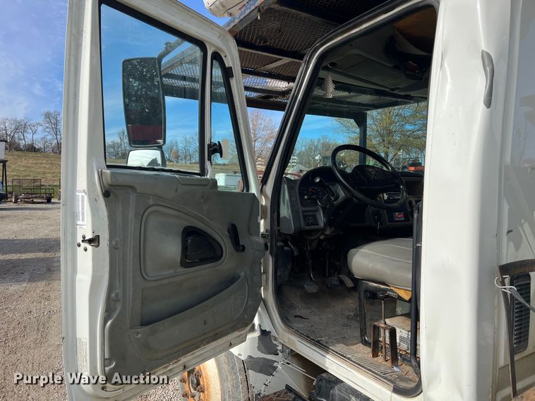 image for item JU9850 2005 International 4300  forestry bucket truck