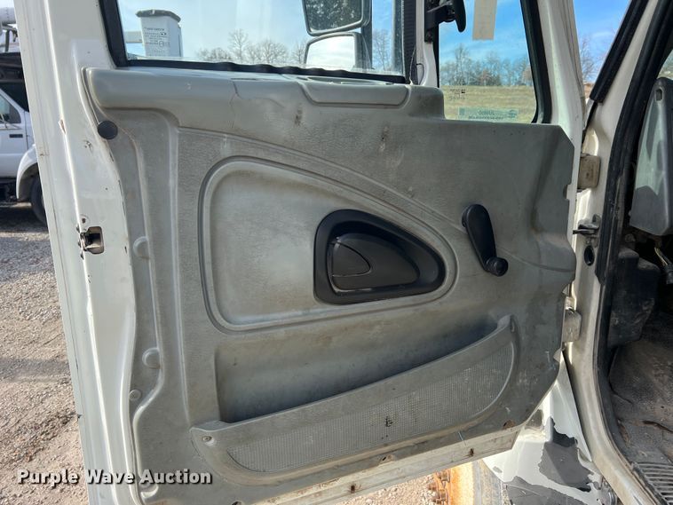 image for item JU9850 2005 International 4300  forestry bucket truck