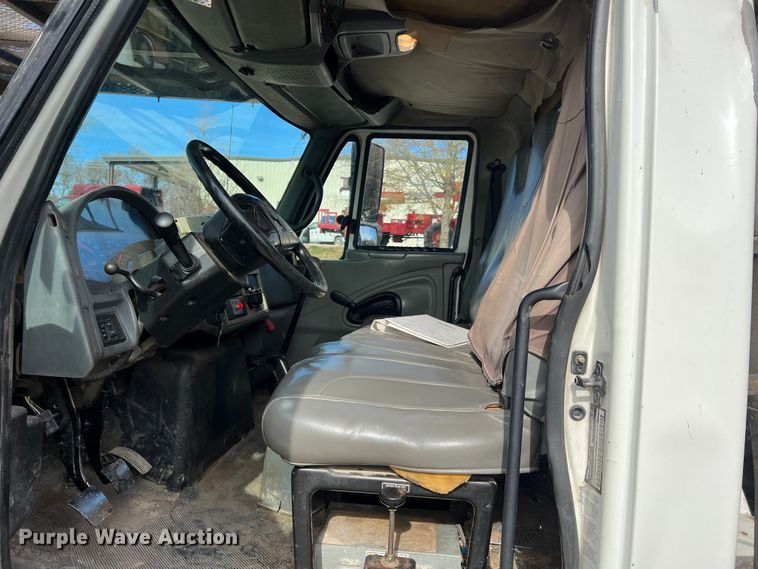 image for item JU9850 2005 International 4300  forestry bucket truck