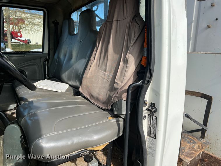 image for item JU9850 2005 International 4300  forestry bucket truck