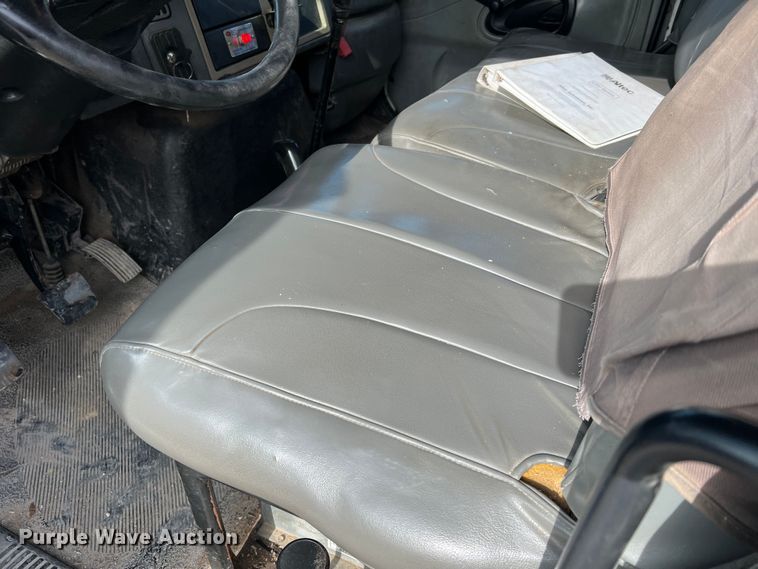 image for item JU9850 2005 International 4300  forestry bucket truck