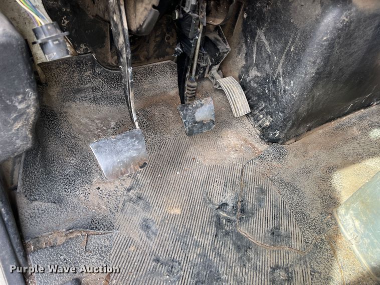 image for item JU9850 2005 International 4300  forestry bucket truck