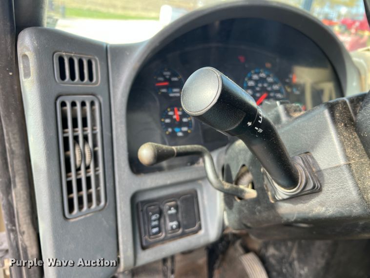 image for item JU9850 2005 International 4300  forestry bucket truck