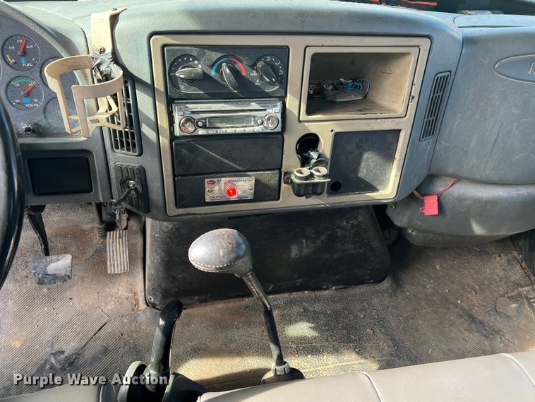 image for item JU9850 2005 International 4300  forestry bucket truck