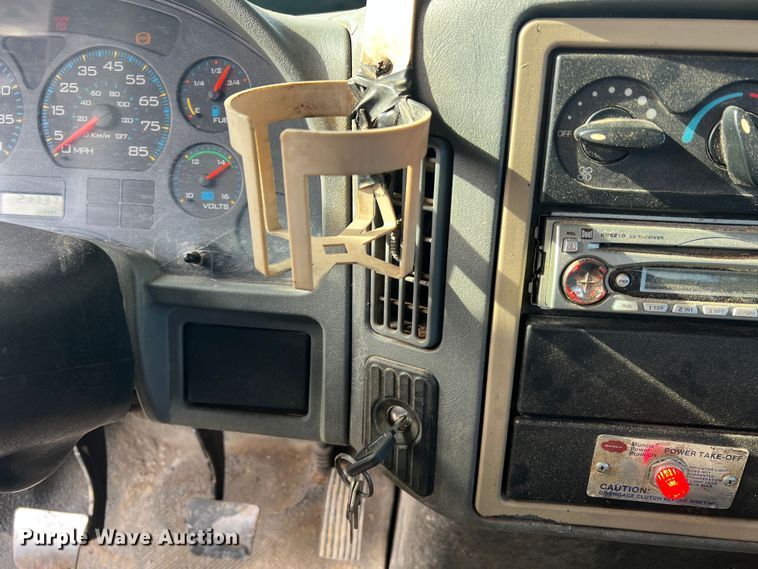 image for item JU9850 2005 International 4300  forestry bucket truck