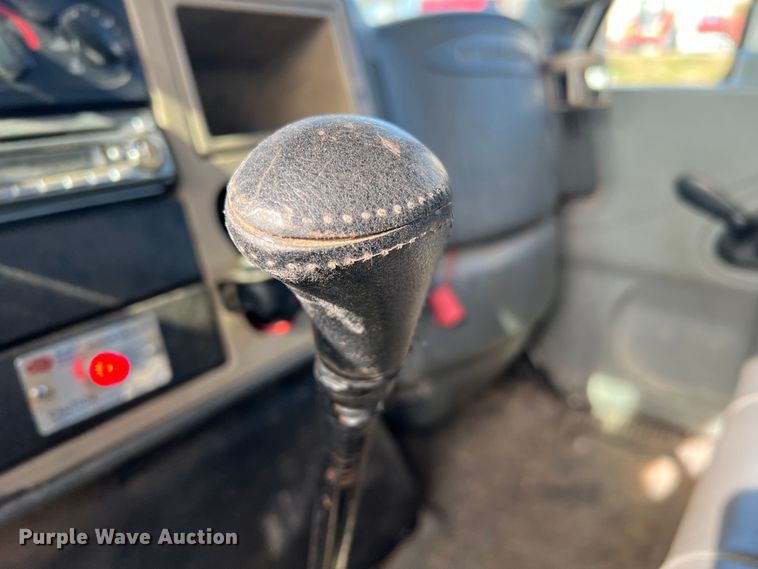 image for item JU9850 2005 International 4300  forestry bucket truck