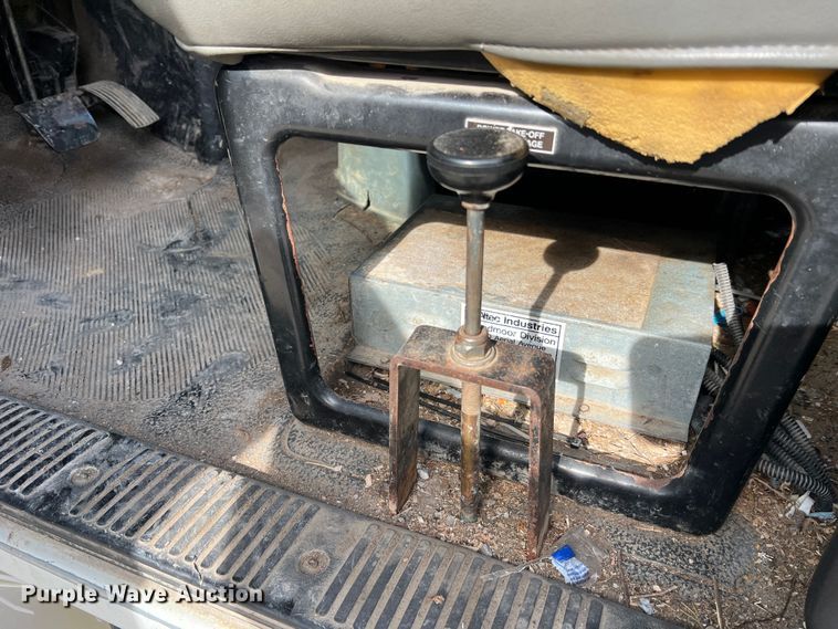 image for item JU9850 2005 International 4300  forestry bucket truck