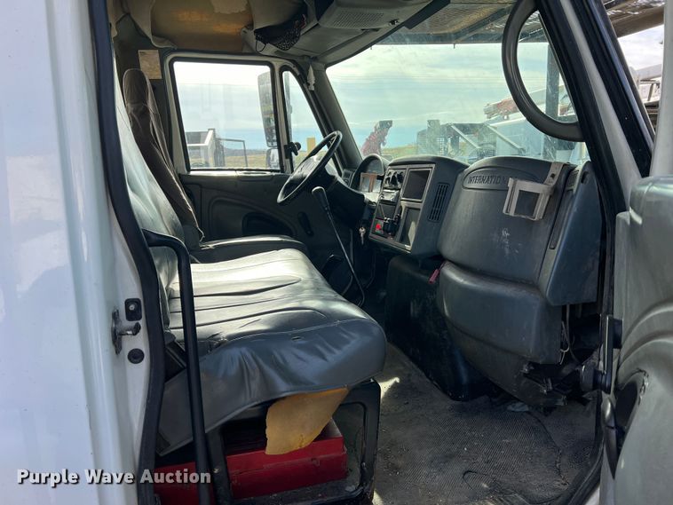 image for item JU9850 2005 International 4300  forestry bucket truck