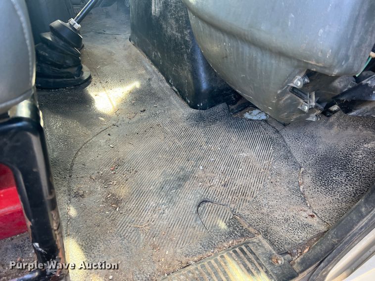 image for item JU9850 2005 International 4300  forestry bucket truck