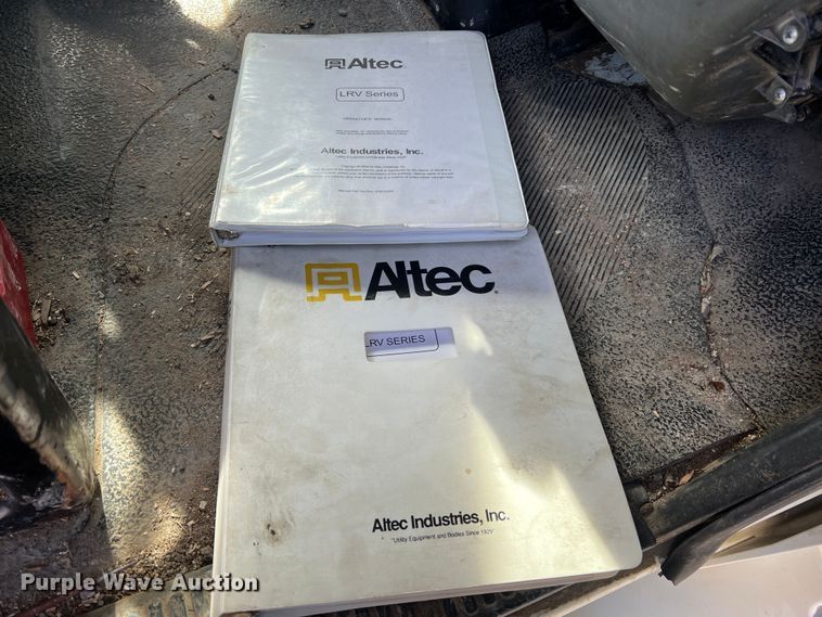 image for item JU9850 2005 International 4300  forestry bucket truck