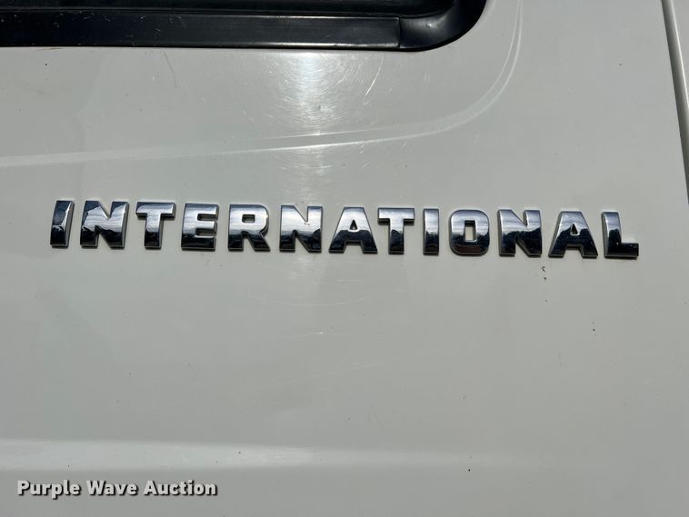 image for item JU9850 2005 International 4300  forestry bucket truck