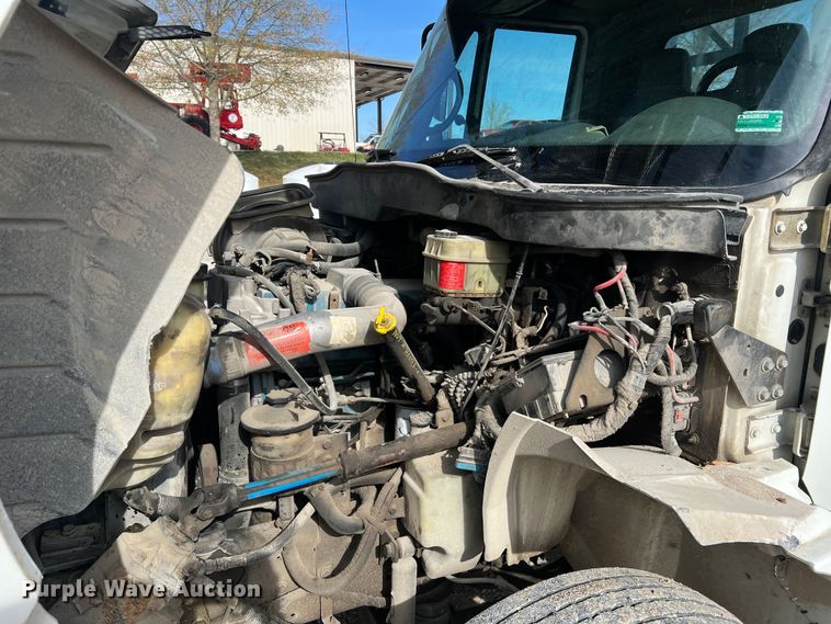 image for item JU9850 2005 International 4300  forestry bucket truck