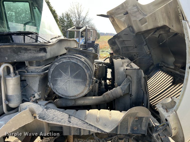 image for item JU9850 2005 International 4300  forestry bucket truck