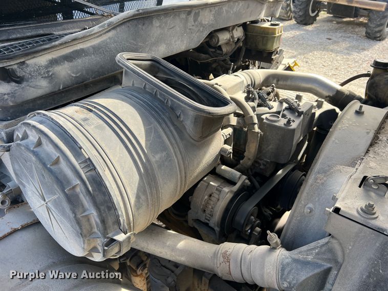 image for item JU9850 2005 International 4300  forestry bucket truck