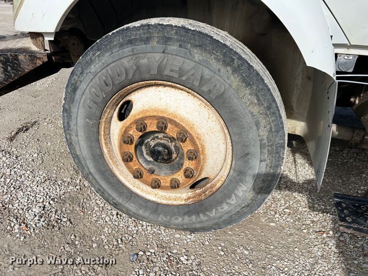 image for item JU9850 2005 International 4300  forestry bucket truck