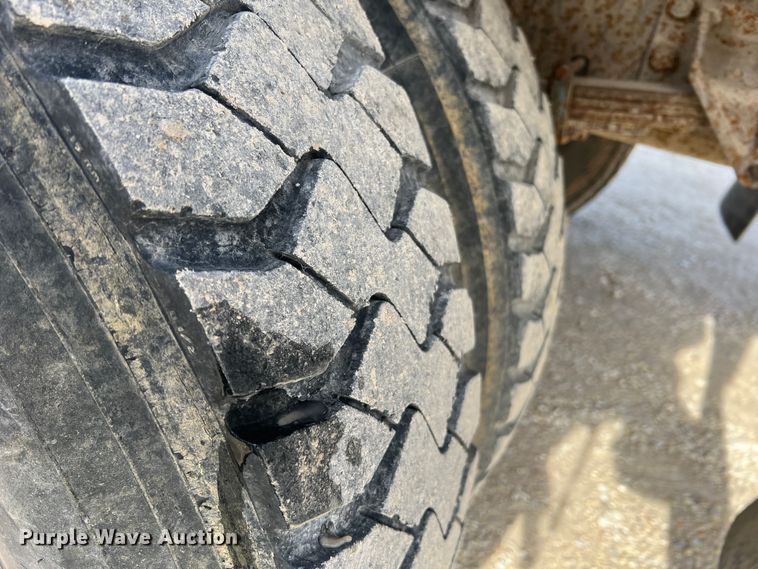 image for item JU9850 2005 International 4300  forestry bucket truck