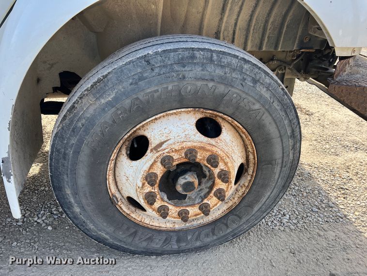 image for item JU9850 2005 International 4300  forestry bucket truck