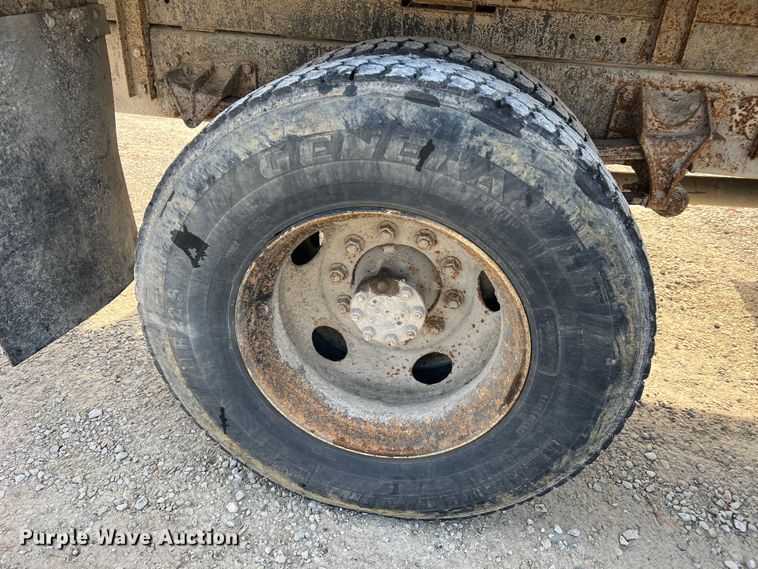 image for item JU9850 2005 International 4300  forestry bucket truck