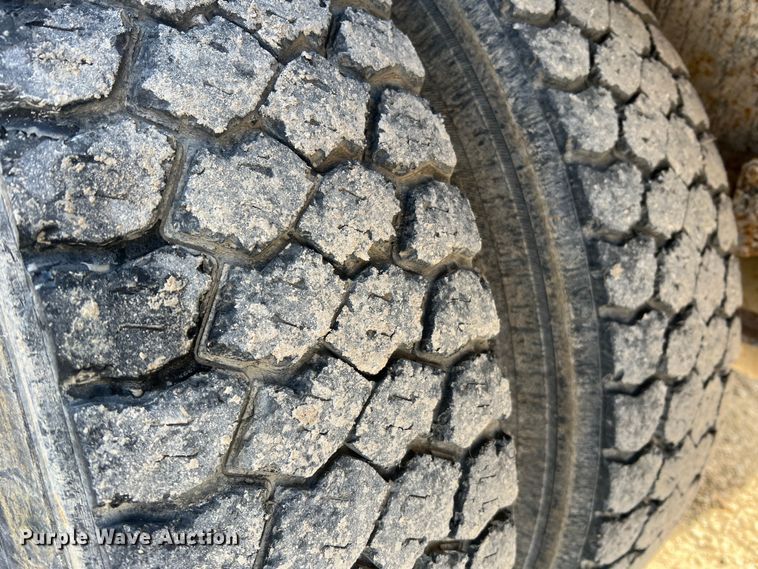 image for item JU9850 2005 International 4300  forestry bucket truck