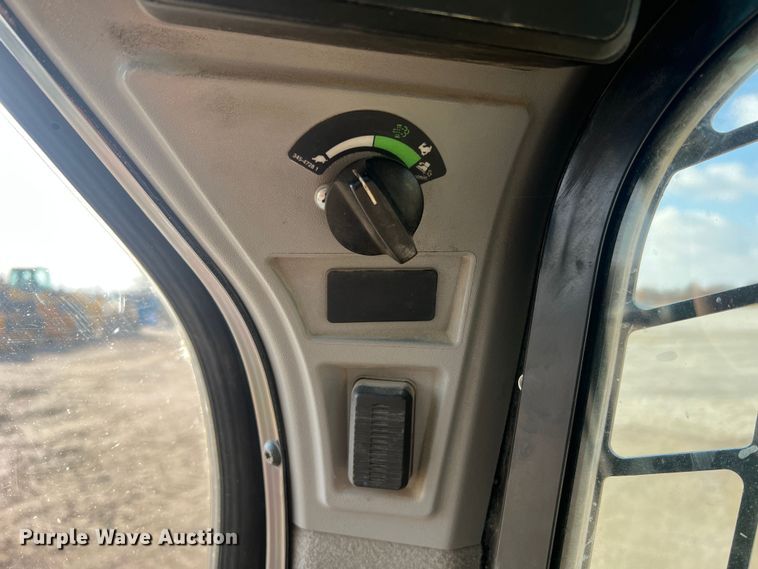 image for item JU9864 2017 Caterpillar 289D  tracked skid steer loader