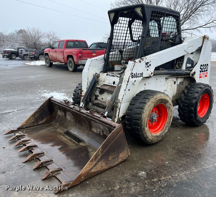 image for item JU9865 2003 Bobcat S220  skid steer loader