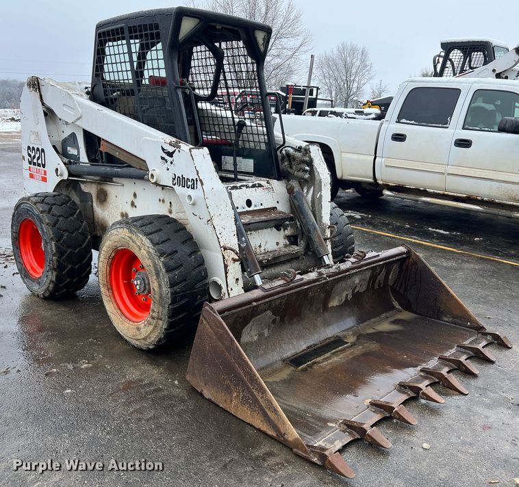 image for item JU9865 2003 Bobcat S220  skid steer loader