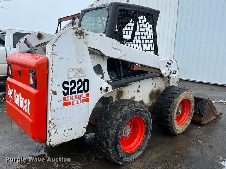 image for item JU9865 2003 Bobcat S220  skid steer loader