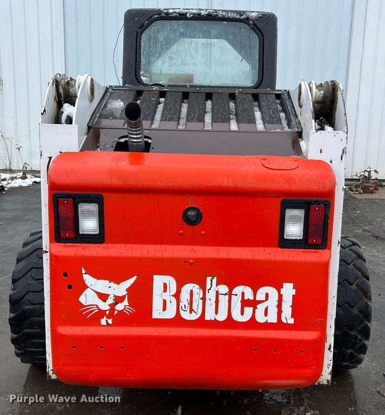 image for item JU9865 2003 Bobcat S220  skid steer loader