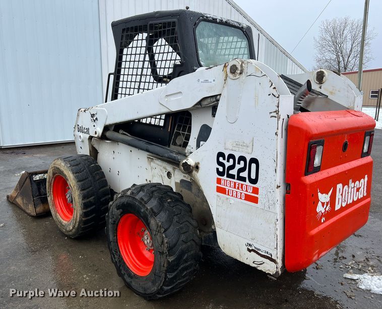 image for item JU9865 2003 Bobcat S220  skid steer loader