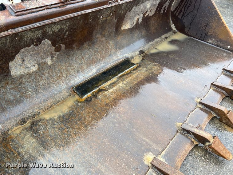 image for item JU9865 2003 Bobcat S220  skid steer loader