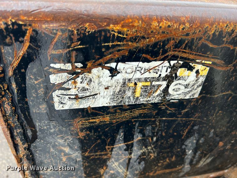 image for item JU9865 2003 Bobcat S220  skid steer loader