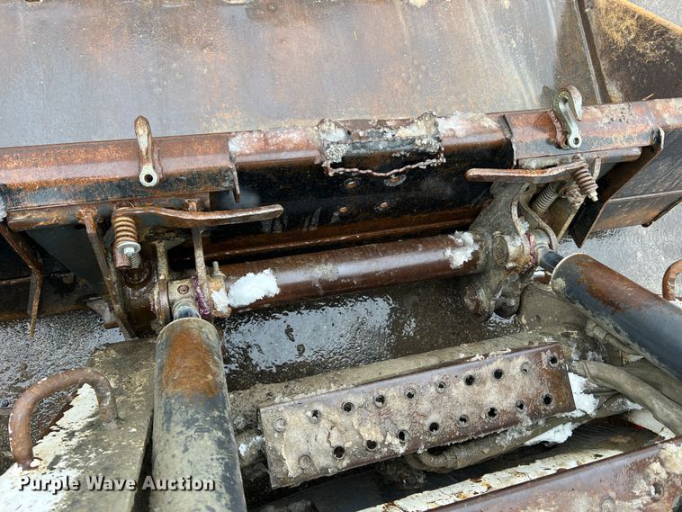 image for item JU9865 2003 Bobcat S220  skid steer loader