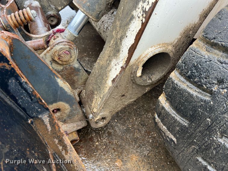 image for item JU9865 2003 Bobcat S220  skid steer loader