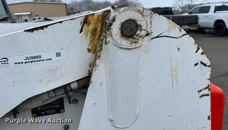 image for item JU9865 2003 Bobcat S220  skid steer loader