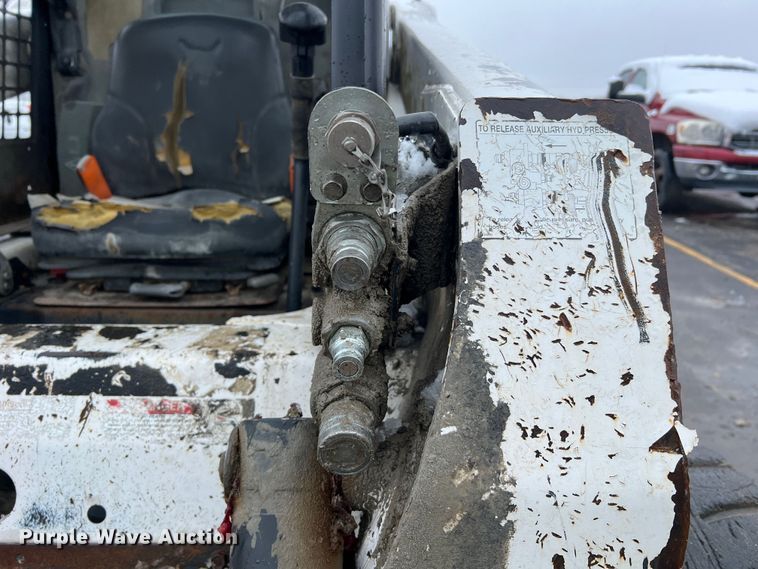 image for item JU9865 2003 Bobcat S220  skid steer loader