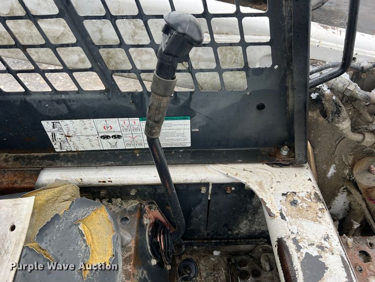 image for item JU9865 2003 Bobcat S220  skid steer loader