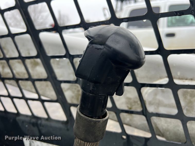 image for item JU9865 2003 Bobcat S220  skid steer loader