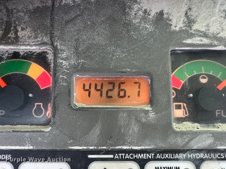 image for item JU9865 2003 Bobcat S220  skid steer loader