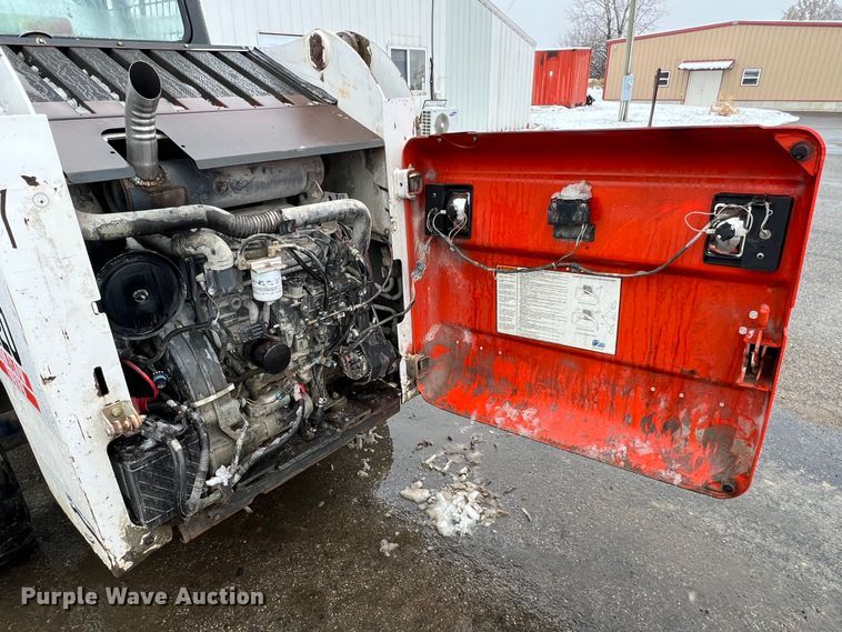 image for item JU9865 2003 Bobcat S220  skid steer loader