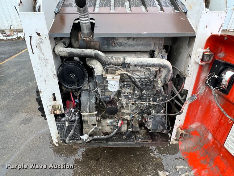 image for item JU9865 2003 Bobcat S220  skid steer loader