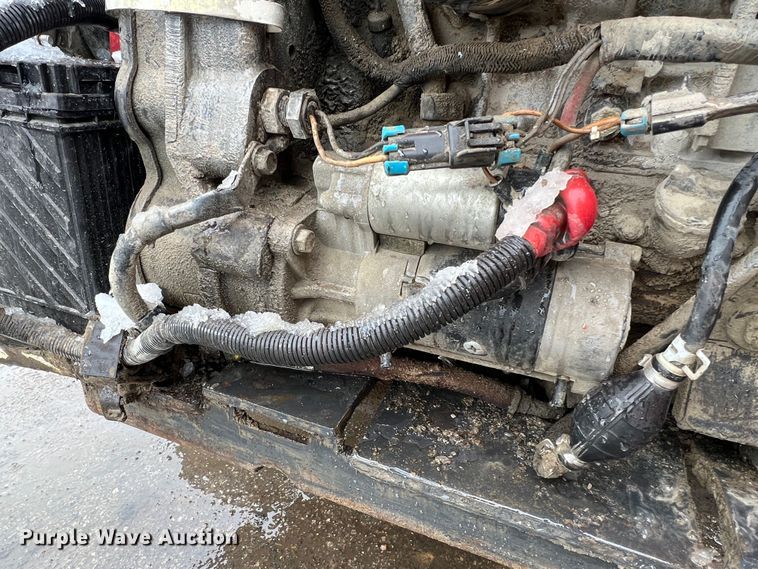 image for item JU9865 2003 Bobcat S220  skid steer loader