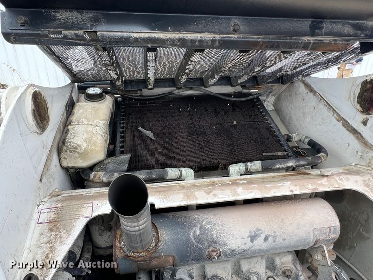 image for item JU9865 2003 Bobcat S220  skid steer loader