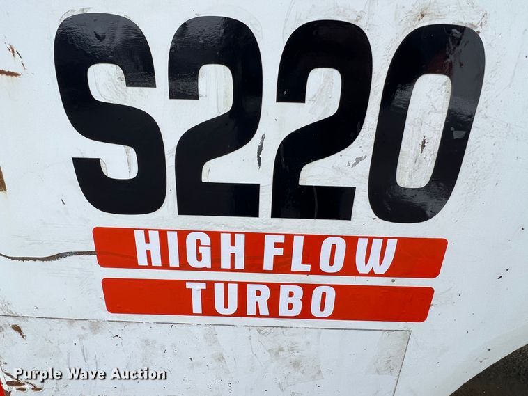 image for item JU9865 2003 Bobcat S220  skid steer loader