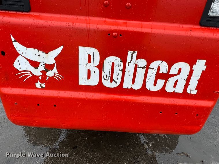 image for item JU9865 2003 Bobcat S220  skid steer loader