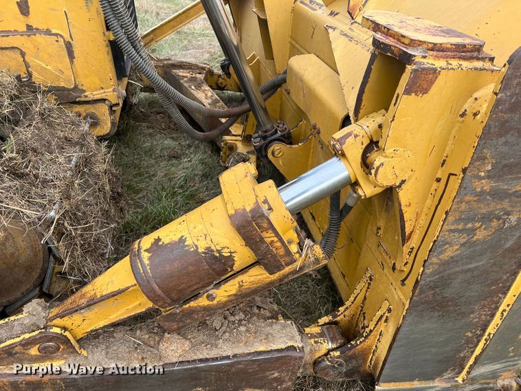 image for item JU9867 2012 Caterpillar D6T XL  dozer